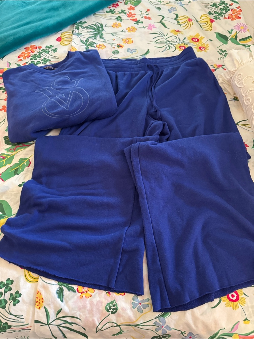 VS 2 piece Deep Blue Crewneck Sweatshirt and pants Embroidered Interlocking Logo